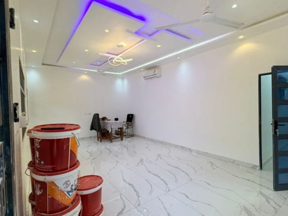 Villa R+2 avec boutique à Calavi Aïtchedji 4