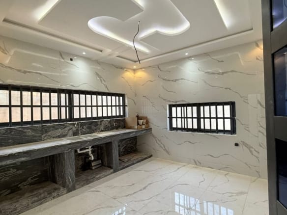 Villa R+2 avec boutique à Calavi Aïtchedji 5