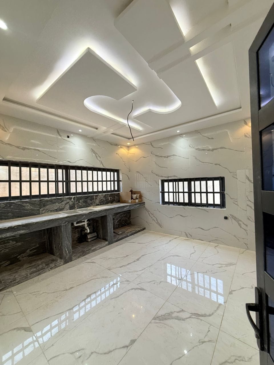 Villa R+2 avec boutique à Calavi Aïtchedji 5
