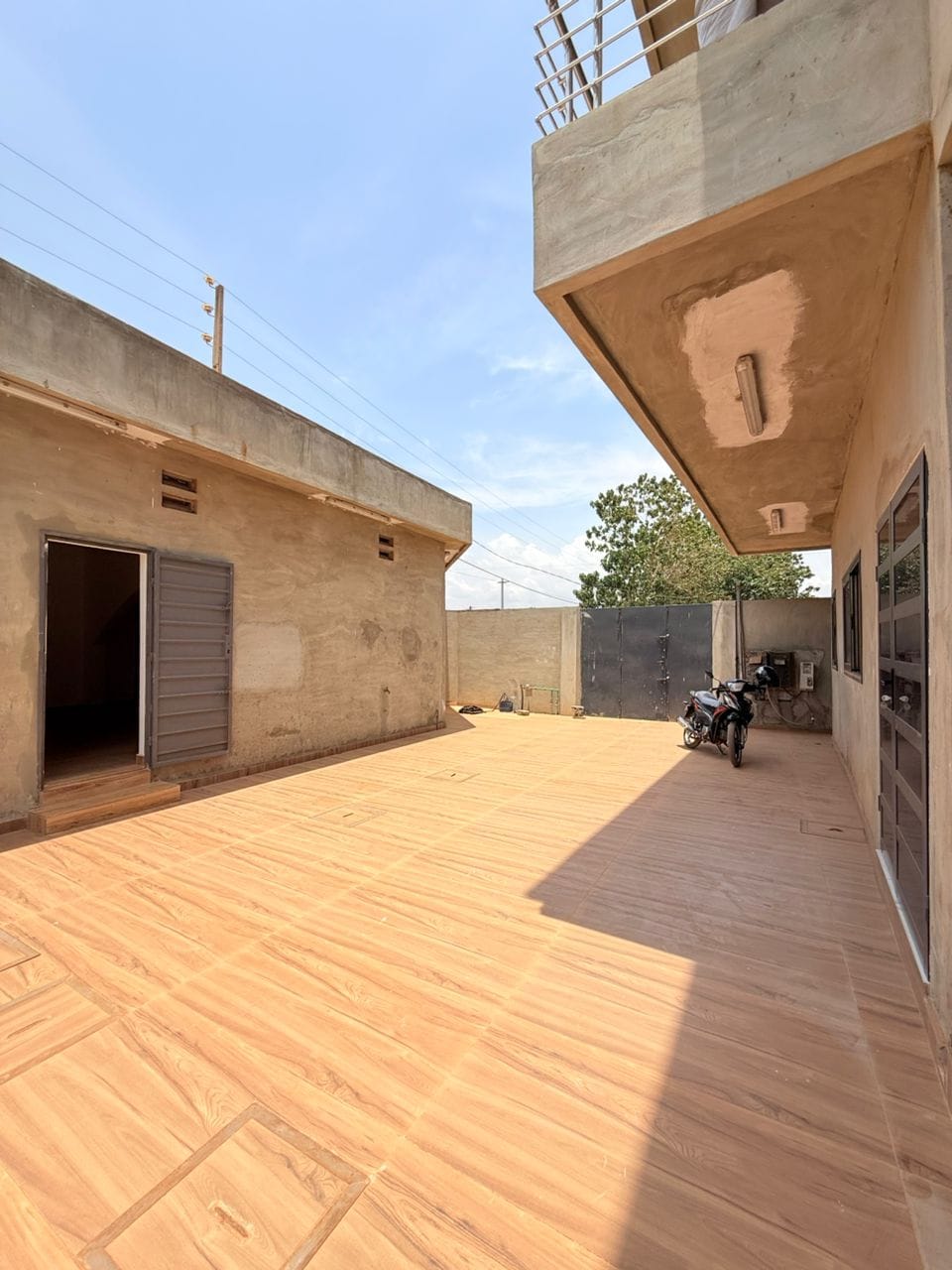 Villa R+2 avec boutique à Calavi Aïtchedji 7