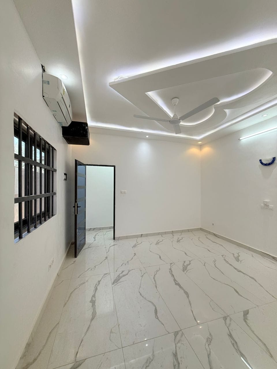 Villa R+2 avec boutique à Calavi Aïtchedji 9