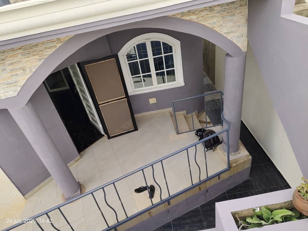 Villa à vendre à Calavi Aïdègnon 4