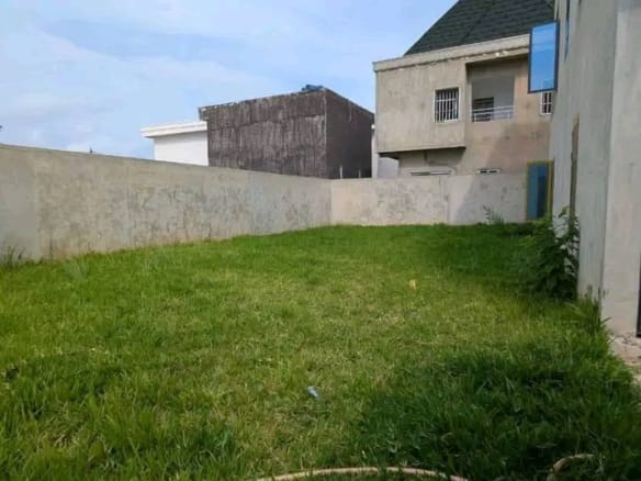 Villa avec grand jardin à Sèmè Podji PK10 Marina 2