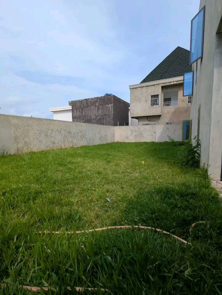 Villa avec grand jardin à Sèmè Podji PK10 Marina 2