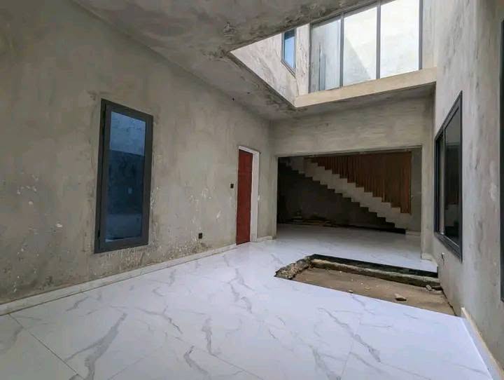 Villa avec grand jardin à Sèmè Podji PK10 Marina 4