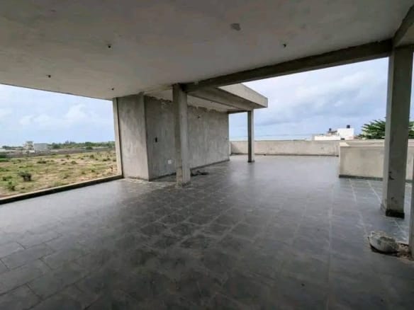 Villa avec grand jardin à Sèmè Podji PK10 Marina 5