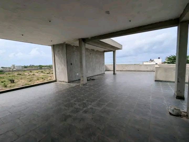 Villa avec grand jardin à Sèmè Podji PK10 Marina 5