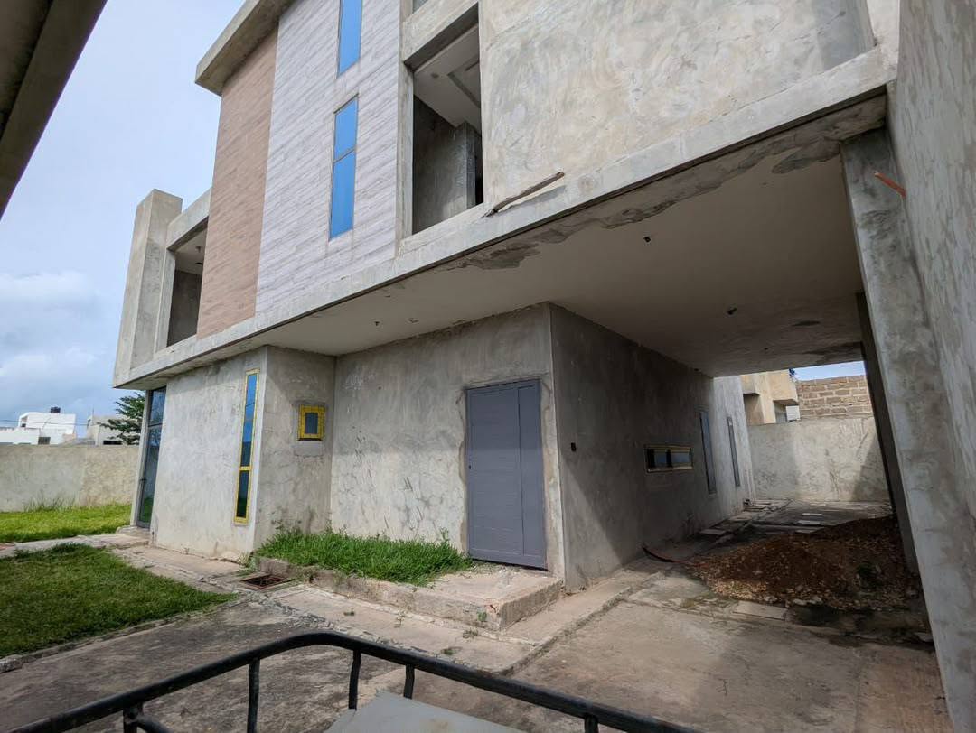 Villa avec grand jardin à Sèmè Podji PK10 Marina 6