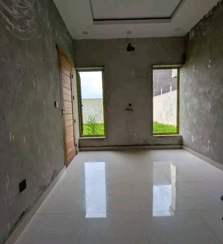 Villa avec grand jardin à Sèmè Podji PK10 Marina 7