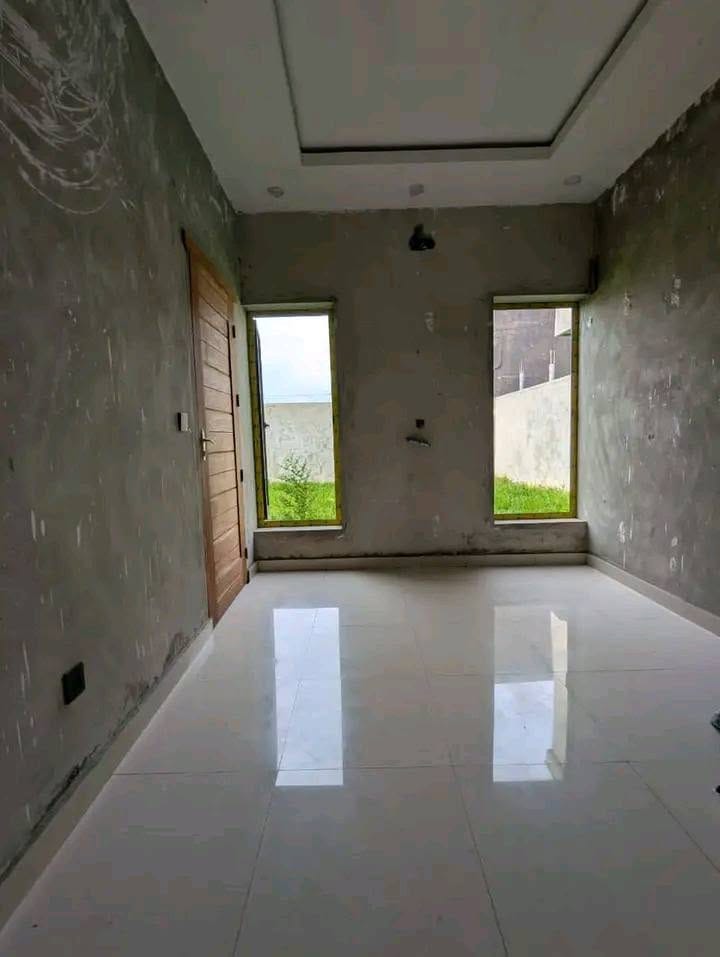 Villa avec grand jardin à Sèmè Podji PK10 Marina 7