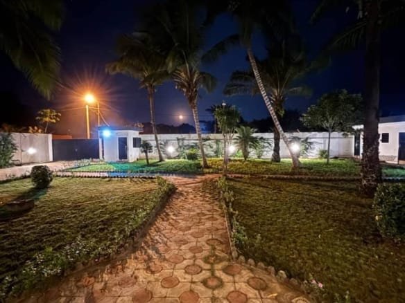 Villa avec grand jardin et terrasse à Ouidah 13