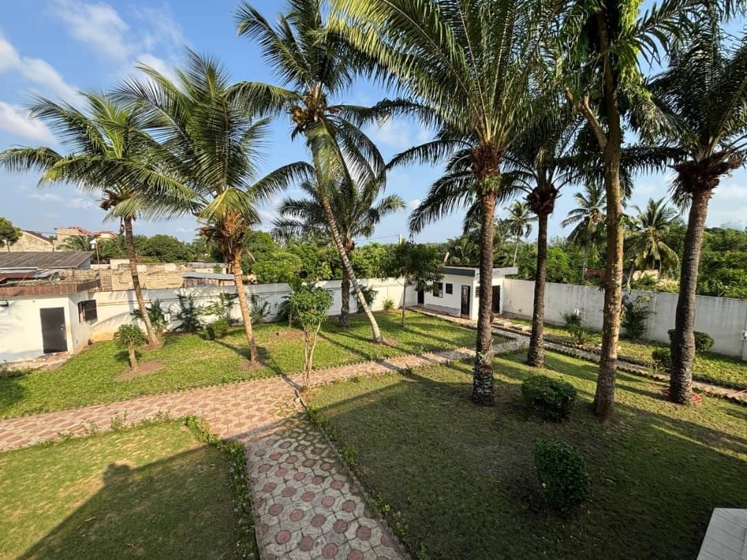 Villa avec grand jardin et terrasse à Ouidah 2