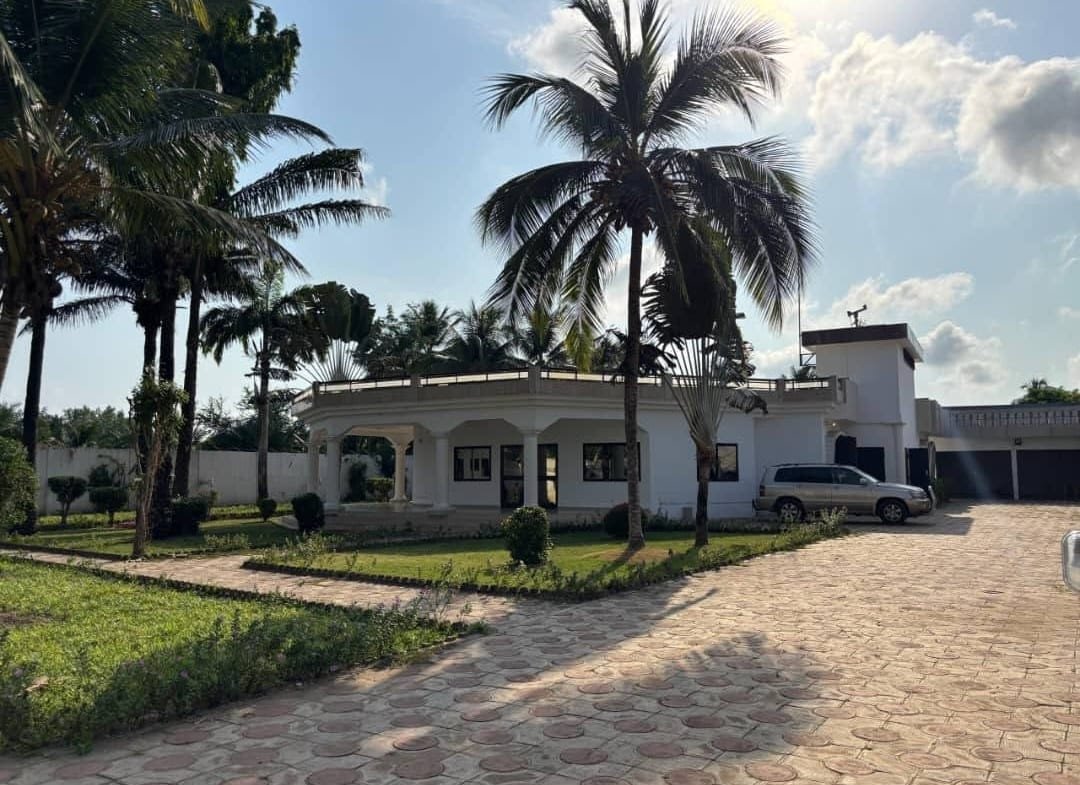 Villa avec grand jardin et terrasse à Ouidah 3