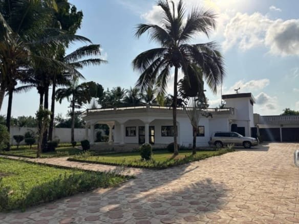 Villa avec grand jardin et terrasse à Ouidah 3