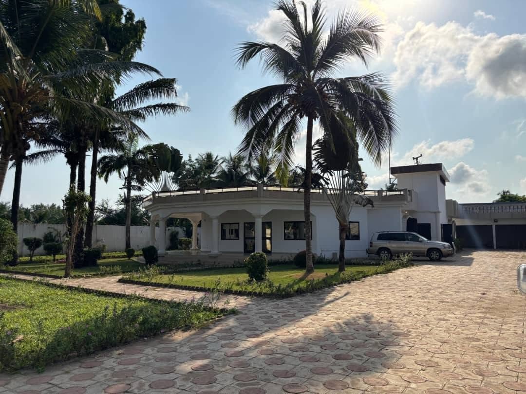 Villa avec grand jardin et terrasse à Ouidah 3
