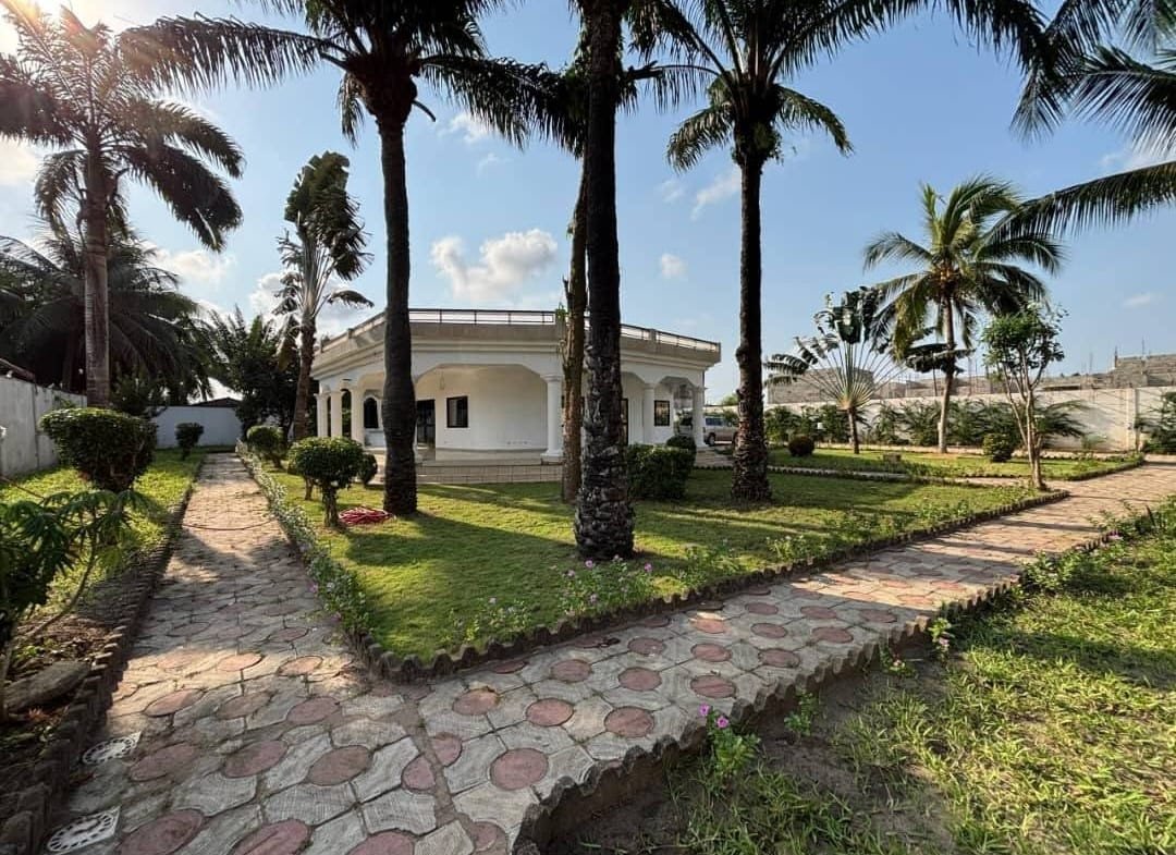Villa avec grand jardin et terrasse à Ouidah 8