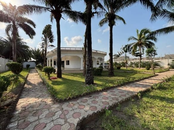 Villa avec grand jardin et terrasse à Ouidah 8