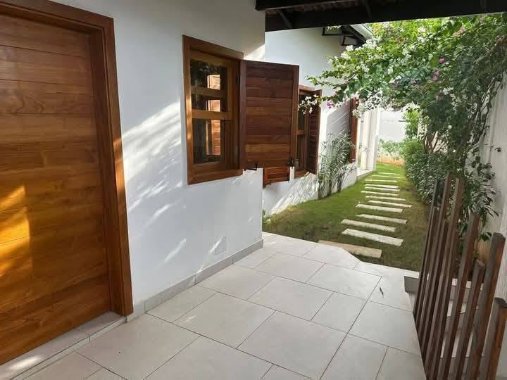 Villa avec jardin et piscine à Fidjrossè Plage 10