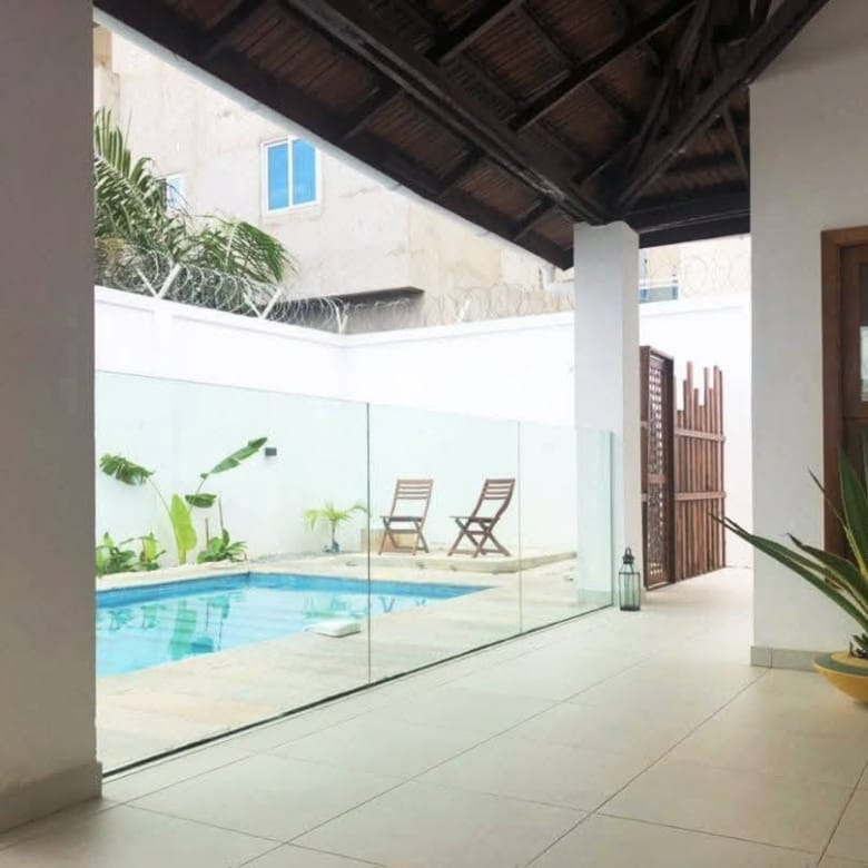 Villa avec jardin et piscine à Fidjrossè Plage 15