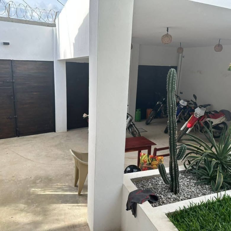 Villa avec jardin et piscine à Fidjrossè Plage 18