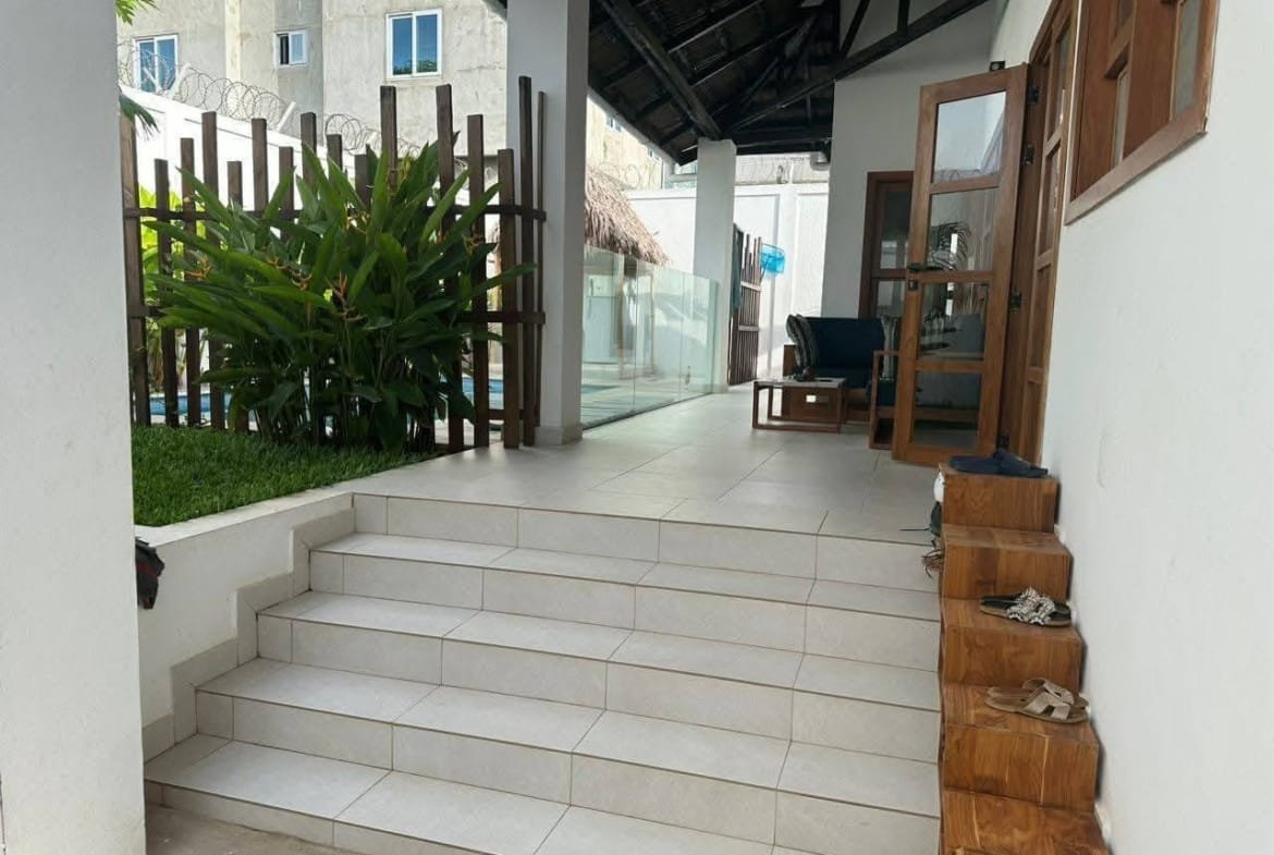 Villa avec jardin et piscine à Fidjrossè Plage 21