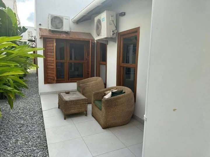 Villa avec jardin et piscine à Fidjrossè Plage 22