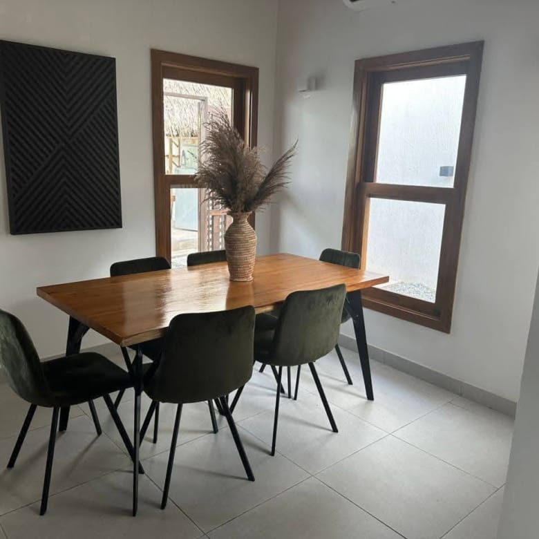 Villa avec jardin et piscine à Fidjrossè Plage 23