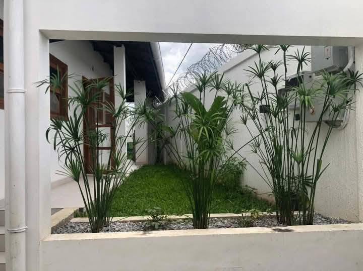 Villa avec jardin et piscine à Fidjrossè Plage 26