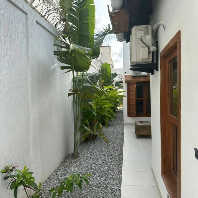 Villa avec jardin et piscine à Fidjrossè Plage 29