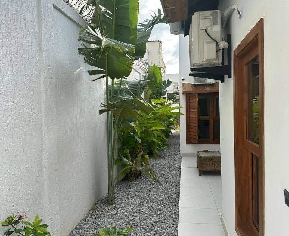 Villa avec jardin et piscine à Fidjrossè Plage 29