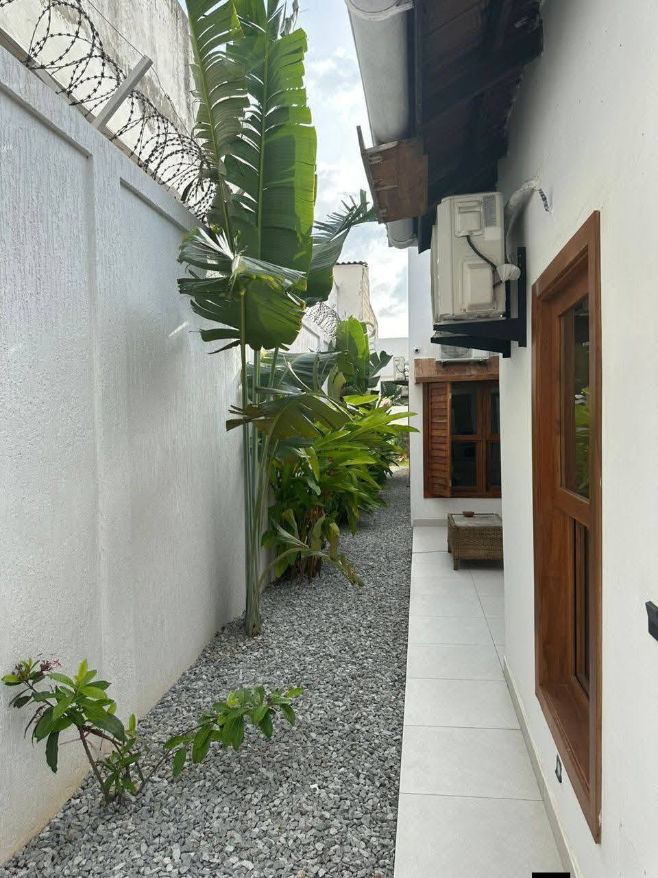 Villa avec jardin et piscine à Fidjrossè Plage 29