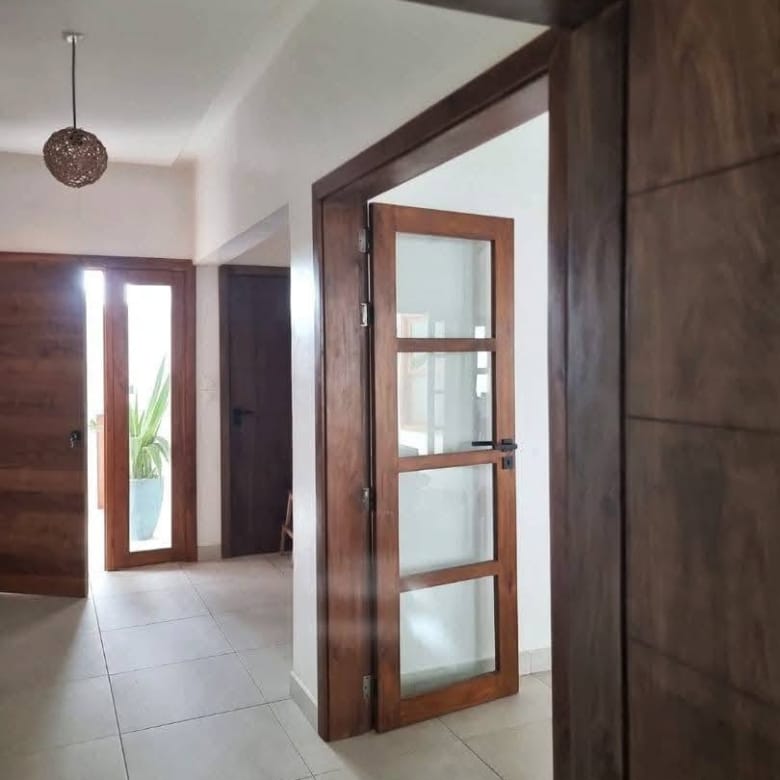 Villa avec jardin et piscine à Fidjrossè Plage 32