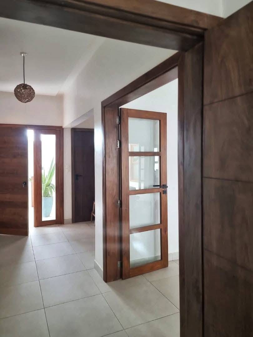 Villa avec jardin et piscine à Fidjrossè Plage 32