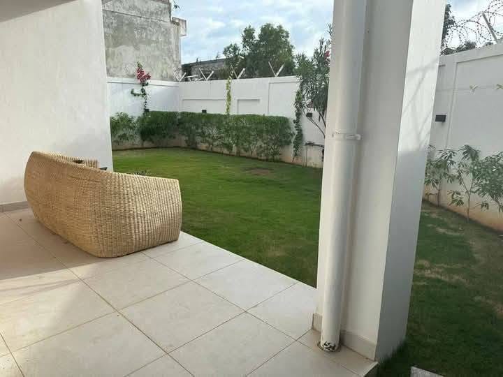Villa avec jardin et piscine à Fidjrossè Plage 6
