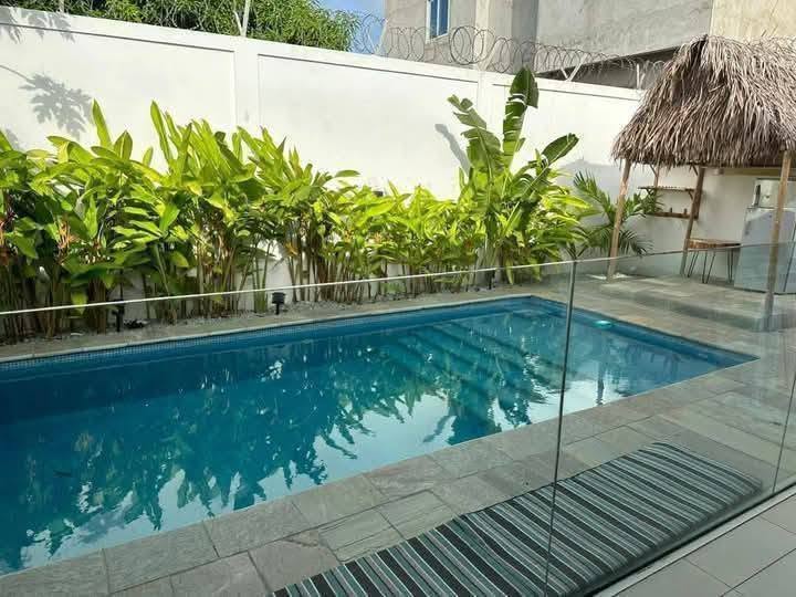 Villa avec jardin et piscine à Fidjrossè Plage
