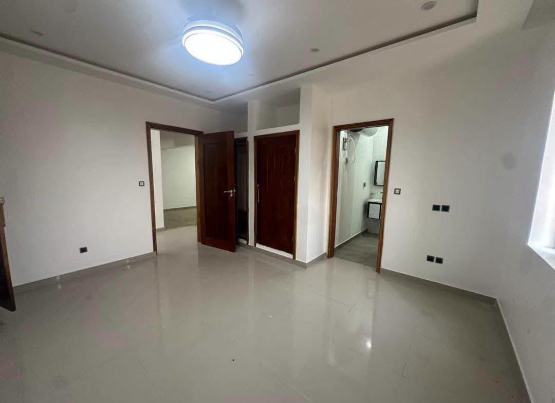 Villa avec piscine à vendre à Fidjrossè Club des Rois 10