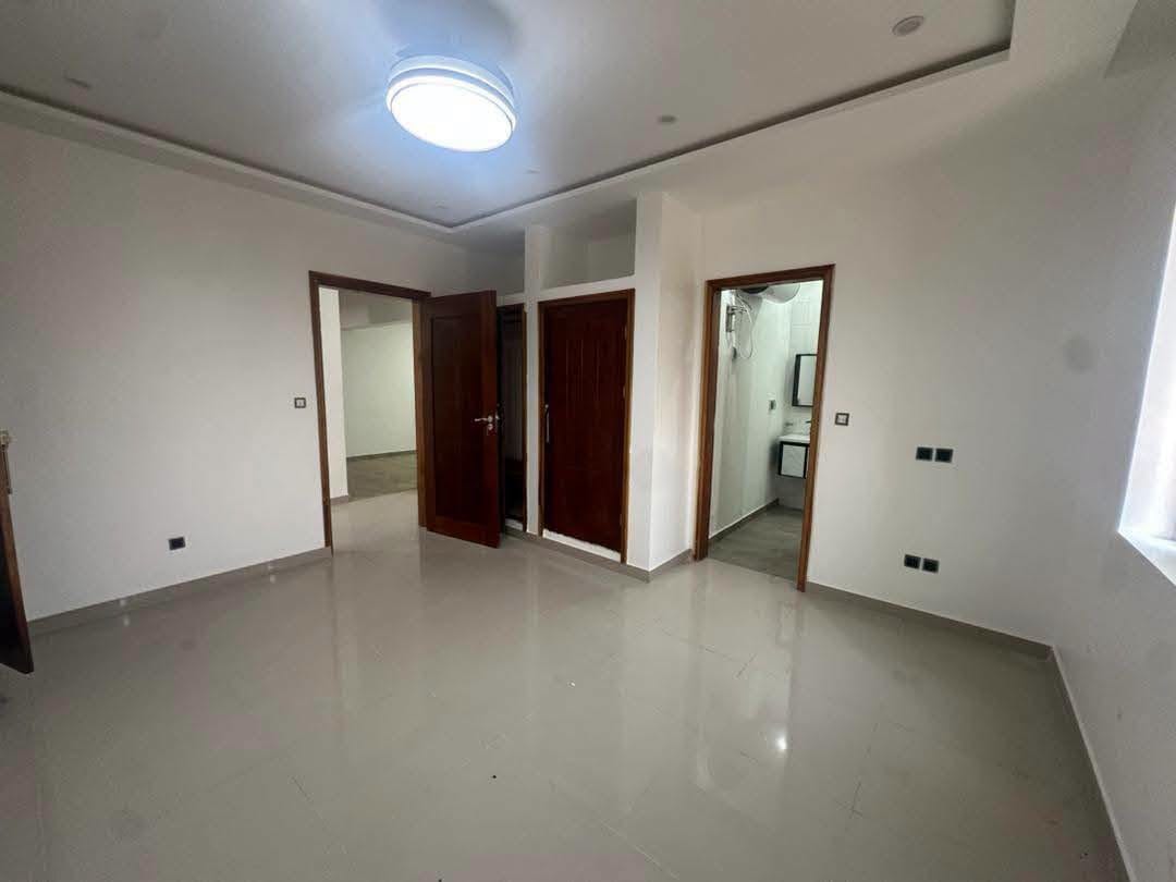 Villa avec piscine à vendre à Fidjrossè Club des Rois 10