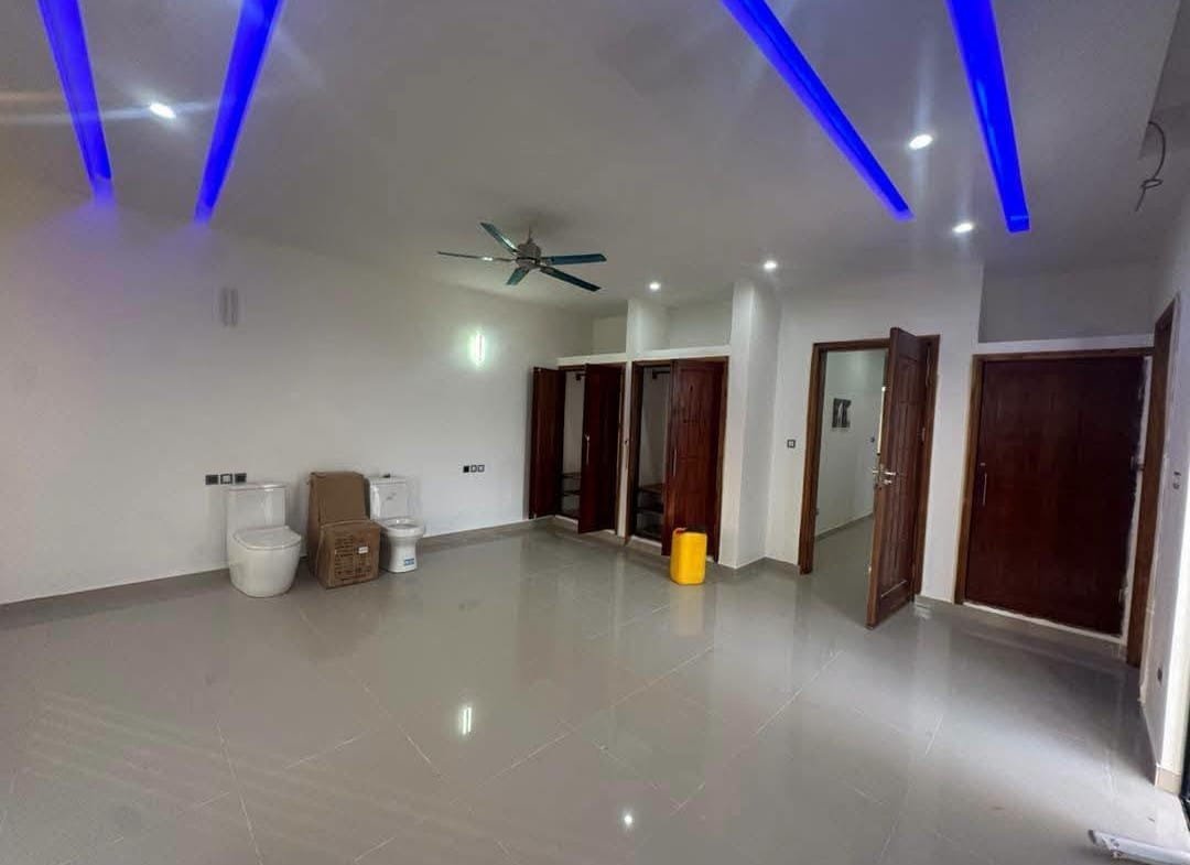 Villa avec piscine à vendre à Fidjrossè Club des Rois 13