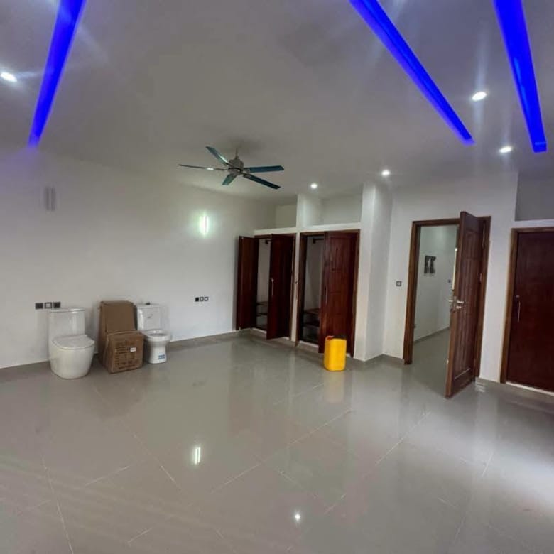 Villa avec piscine à vendre à Fidjrossè Club des Rois 13