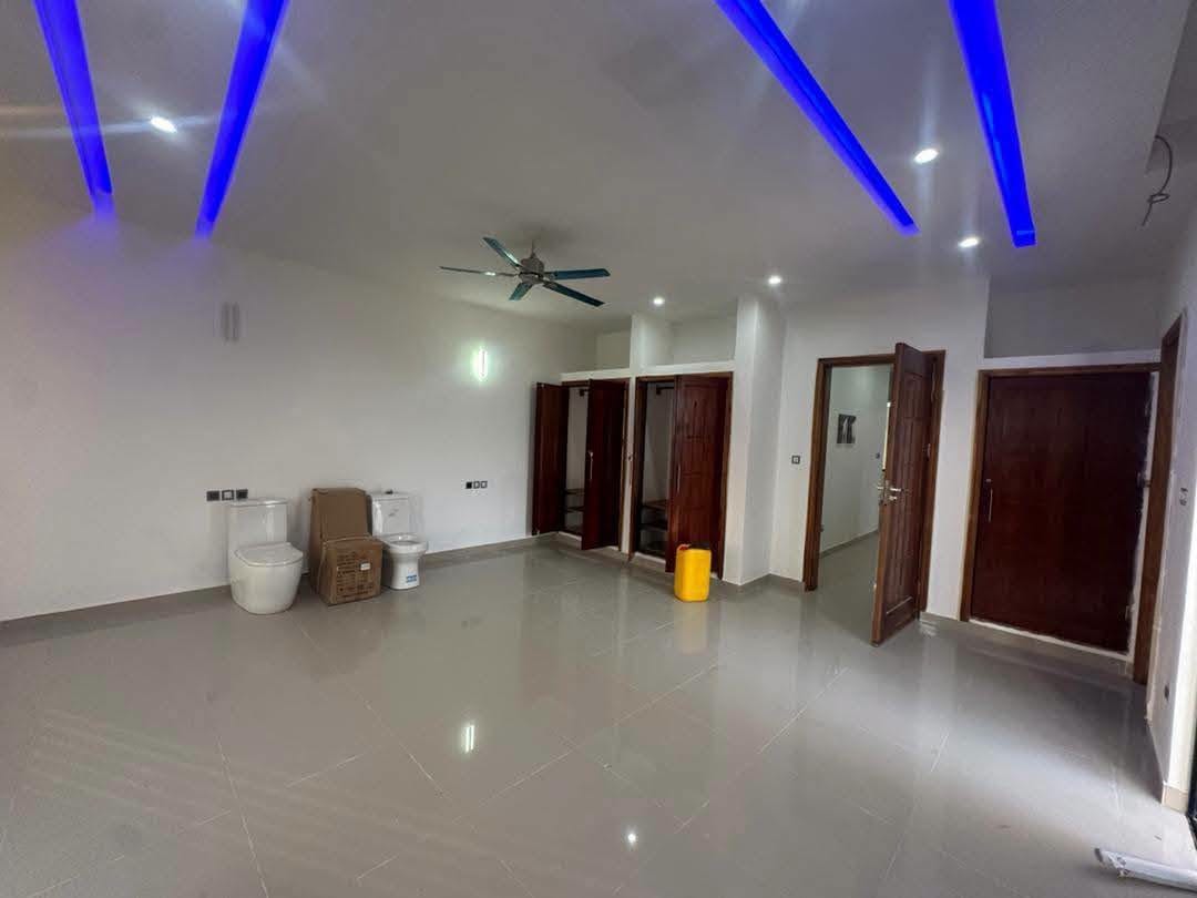 Villa avec piscine à vendre à Fidjrossè Club des Rois 13