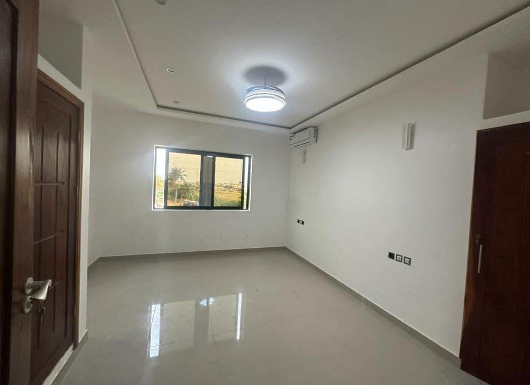 Villa avec piscine à vendre à Fidjrossè Club des Rois 14