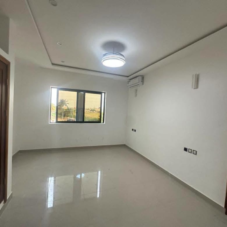 Villa avec piscine à vendre à Fidjrossè Club des Rois 14