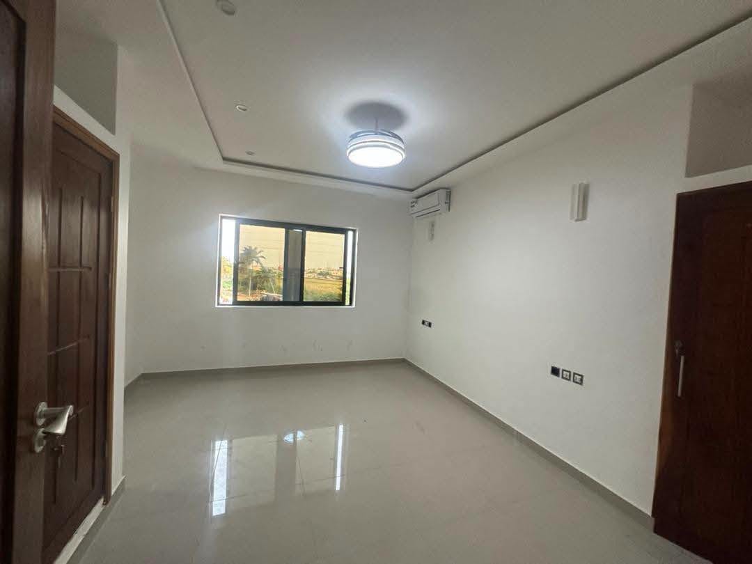 Villa avec piscine à vendre à Fidjrossè Club des Rois 14