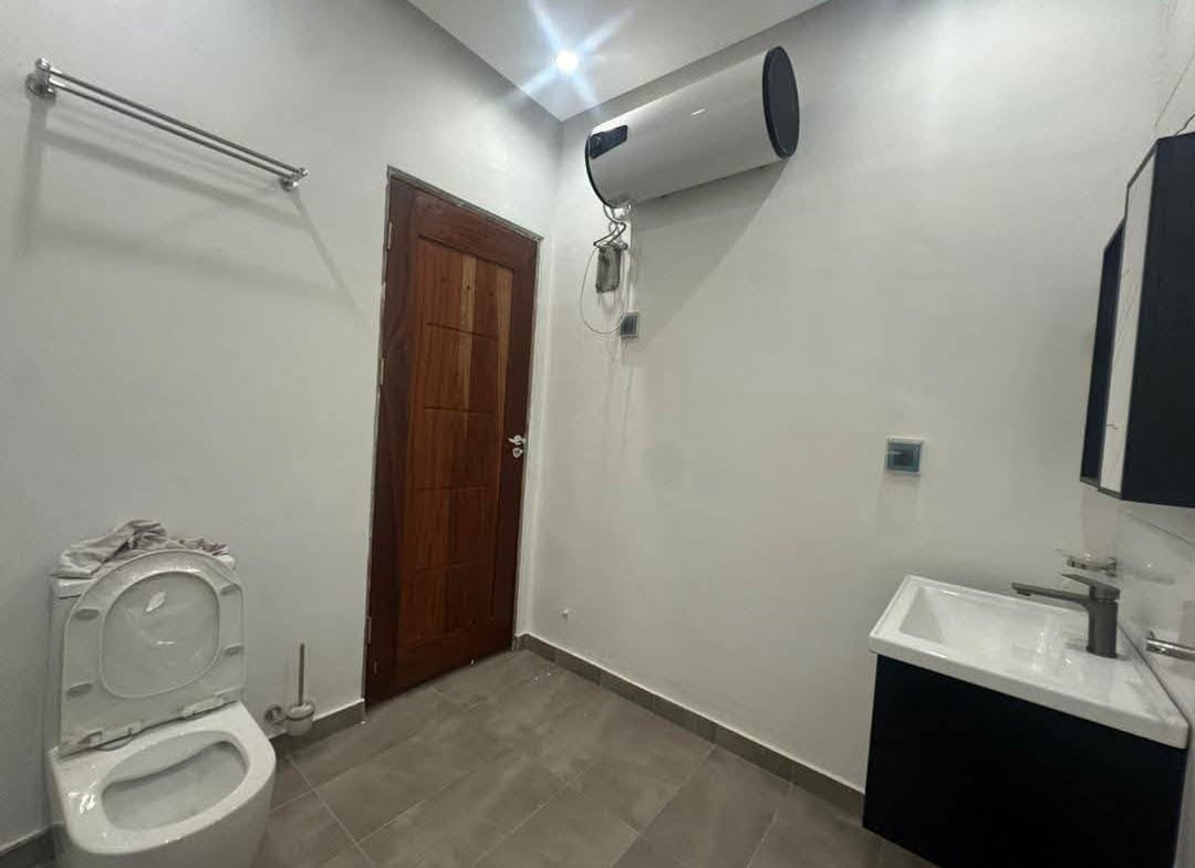 Villa avec piscine à vendre à Fidjrossè Club des Rois 15