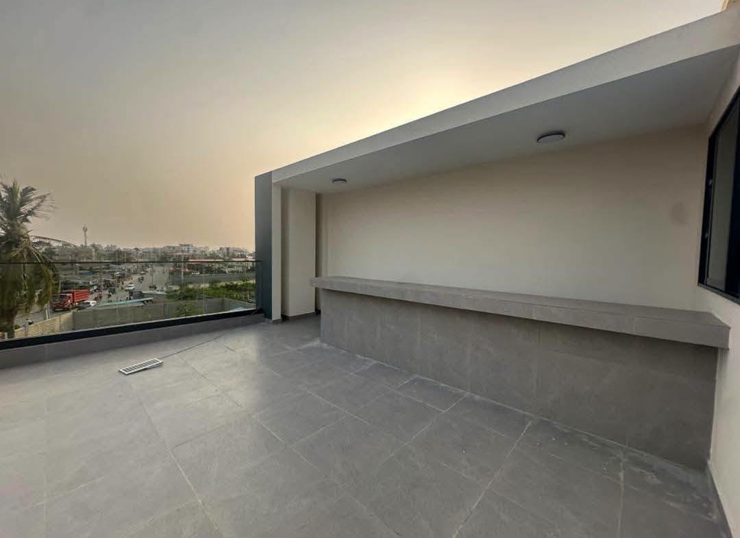 Villa avec piscine à vendre à Fidjrossè Club des Rois 17