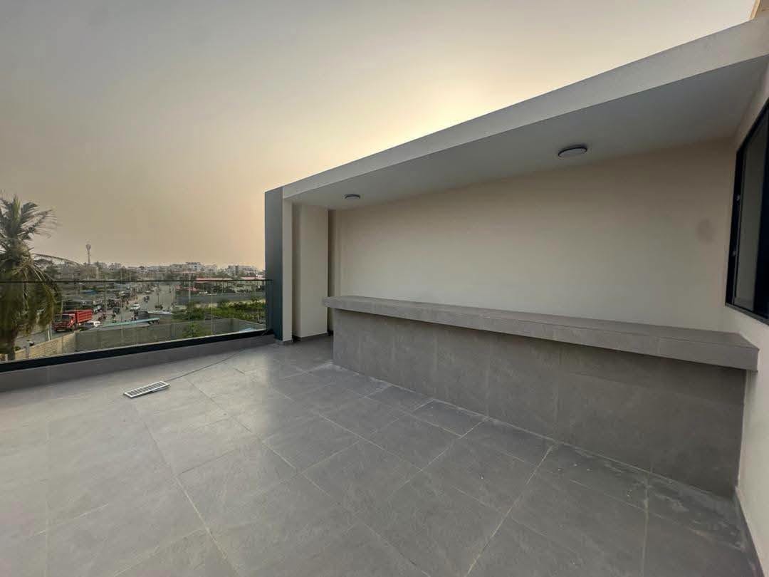 Villa avec piscine à vendre à Fidjrossè Club des Rois 17