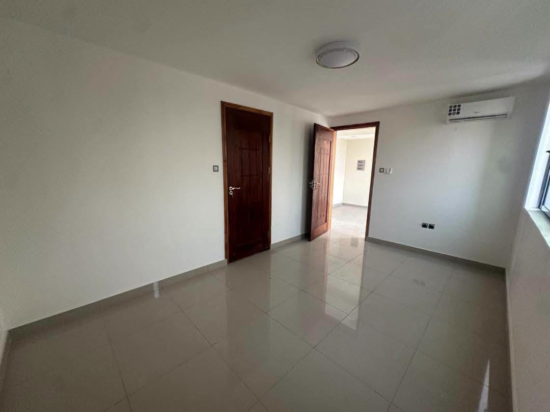 Villa avec piscine à vendre à Fidjrossè Club des Rois 19