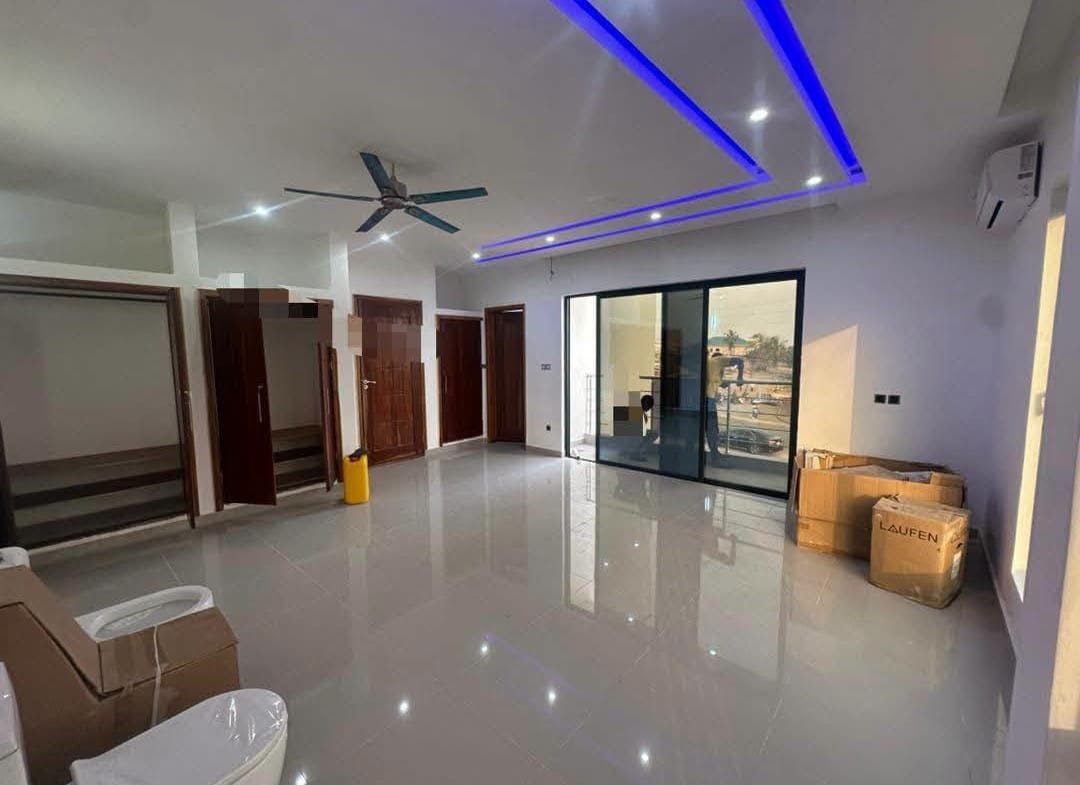 Villa avec piscine à vendre à Fidjrossè Club des Rois 2