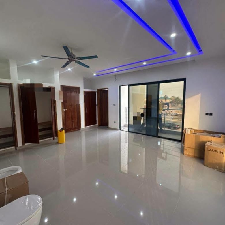 Villa avec piscine à vendre à Fidjrossè Club des Rois 2