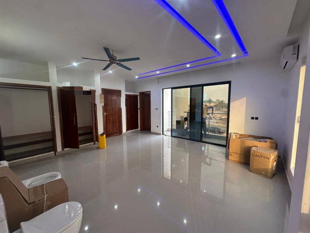 Villa avec piscine à vendre à Fidjrossè Club des Rois 2